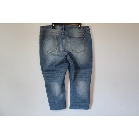 Vigoss Marley Distressed Midrise Cuffed Capri Light Wash Plus Size 22 H14763 - Picture 9 of 14
